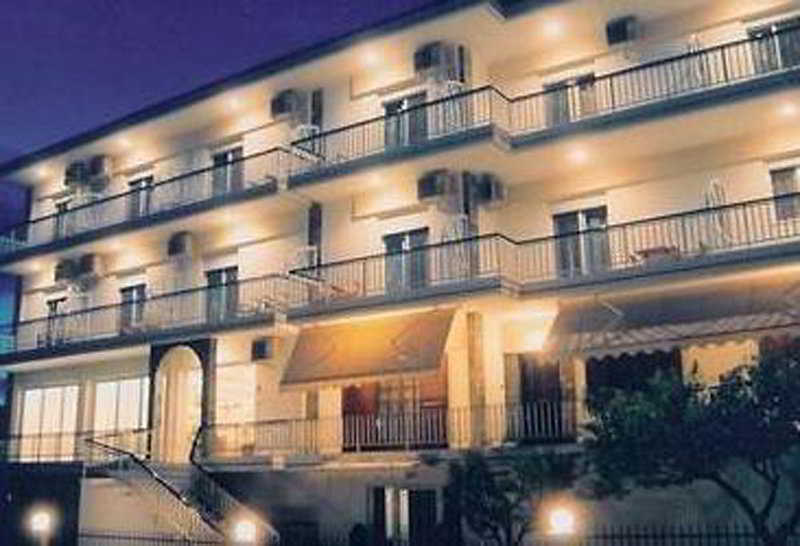 Iris Hotel Nea Kallikrateia Zewnętrze zdjęcie